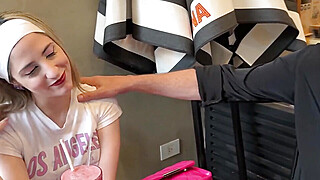 Tengo sexo con viejo para pagar mis deudas - DivinaMaru Porn Video