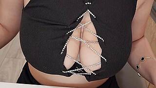 azgin komsum sikilmek icin bahaneler buluyor Porn Video