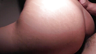 Pinay, pinasukan habang Porn Video