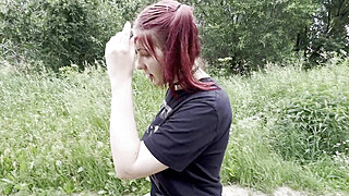 Jeg gik vild i den store skov. En fremmed gav en sky pige i munden! beder om... Porn Video