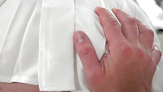 Sygeplejerske, Sidder Du Fast? Åh Vil Hjælpe! Ridning Og Grov Doggy Porn Video