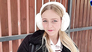 A stranger was divorced for sex by offering a new iPhone Porn Video