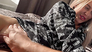 Думаешь Жена Без Тебя Скучает? Нет Она И Без Своего Куколда На Члене Друга Porn Video