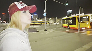 Dałam się wyruchać w cipkę mojemu widzowi, który spotkał mnie na mieście -... Porn Video