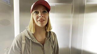 Dałam się wyruchać w cipkę mojemu widzowi, który spotkał mnie na mieście --... Porn Video