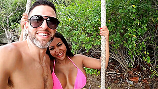 Big Tits Thai Bombshell Gets Picked up in Public Beach Porn Video