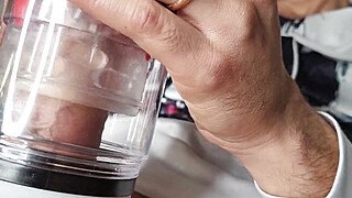 Marito beccato a masturbarsi dalla moglie, part Porn Video