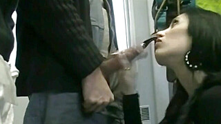 REALITY PORN Jeune salope suce les ouvriers du chantiers Porn Video