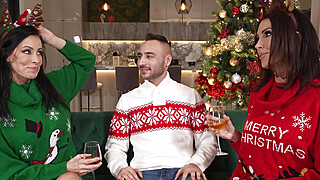 Shay Reagan enjoys masturbating with her foots. Porn Video