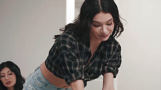 Babe cant take eyes off trans contractor Porn Video