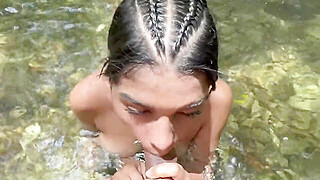 Mi sexi india hermanastra me invita a dar un paseo por al campo para estar... Porn Video