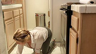 Stepmom is horny and stuck in the oven Porn Video