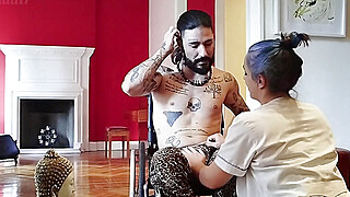 terapeuta se folla a su paciente en silla de ruedas. TERAPIAS ALTERNATIVAS Porn Video