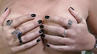 She's streaming (smocking). Porn Video