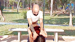 Sexo em público no ponto de ônibus ao ar livre! Porn Video