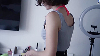 Nude cleaning chick gives greatest oral pleasure and hand job in hotel... Porn Video