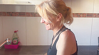 I’m washing the dishes, whant do you want??... A BLOWJOB - HOT WIFE IN THE... Porn Video