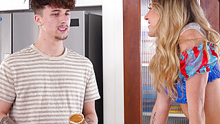 Big round ass stepsister likes apples Porn Video