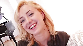 Playful blonde amateur craves for dick Porn Video