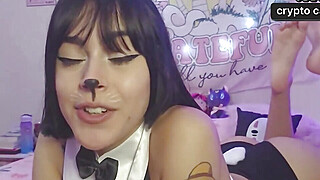 Uma coelhinha provocante para o Halloween pedindo que você goze dentro dela. Porn Video