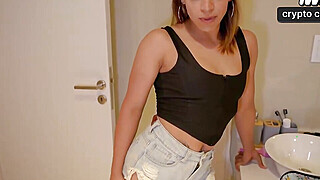 Stepsis gives blow-job while cooking popcorn - inexperienced porn at its best! Porn Video