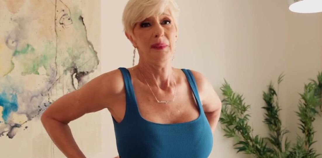Big tits, long legs, a tiny waist and a fine pussy.