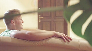 Pussylicking milf doggystyled during ffm fun Porn Video