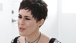 Short Hair MILF Olive Glass Orgasms With Her Hitachi Vibrator - DOEGIRLS Porn Video